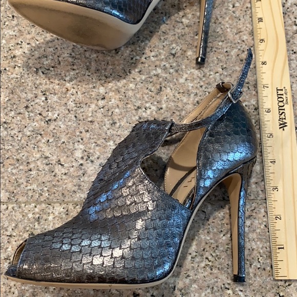 Silver snakeskin M. Gemi Heels - Picture 5 of 12